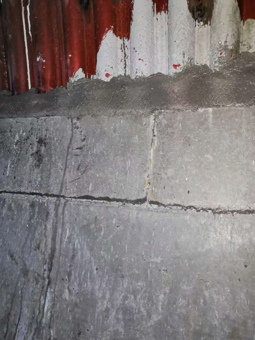 浇筑料施工完毕